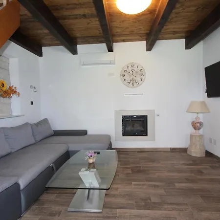 Cuvi Holiday House Villa *