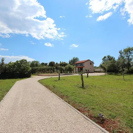 Cuvi Holiday House Villa